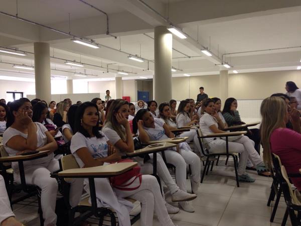 ABEn-DF na Semana Basileira de Enfermagem da Uniplan Aguas Claras - 10/05 Manhã - Diretora Daniela Martins